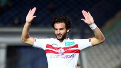محمود علاء يؤدي مناسك العمرة بعد التتويج بكأس مصر