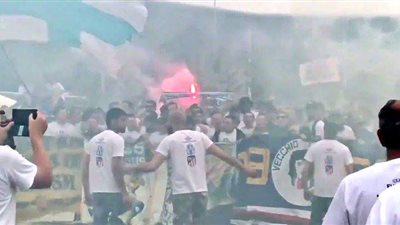 جماهير مارسيليا تحفز اللاعبين بالألعاب النارية قبل النهائي