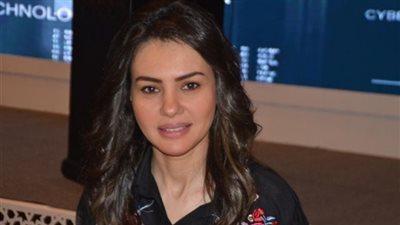 دينا فؤاد لجمهورها: منتظرة آرائكم في 