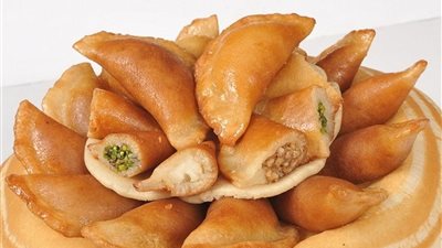 رمضان 2018| من ربات البيوت.. السر في طريقة عمل القطايف كالمحلات