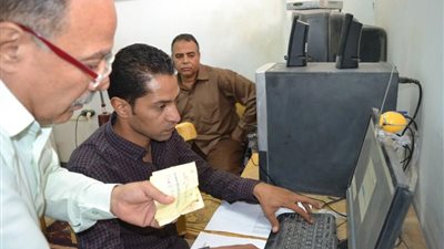 صور| وكيل تعليم الوادي الجديد يتابع امتحانات الدبلومات الفنية عبر 