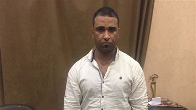 ضبط عاطل انتحل صفة رجل شرطة وسرق 5 آلاف دولار بالتحرير