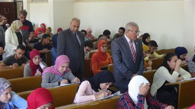 رئيس جامعة المنيا يتفقد امتحانات التربية النوعية
