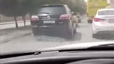 فيديو| مشاجرة عنيفة بين شابين وسط الشارع تشعل 