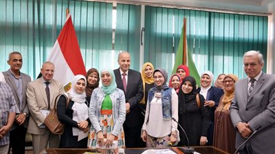 صور| محافظ القليوبية يكرم 10 فتيات من المتميزين في الخدمة العامة