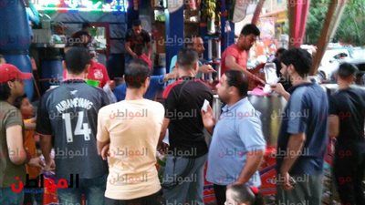 صور| أهالي حدائق المعادي يتوافدون على محلات التمور في رابع أيام رمضان 2018