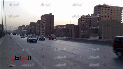 فيديو| في رابع أيام رمضان 2018.. شباب يتسابقون على إفطار الصائمين أعلى الطريق الدائري