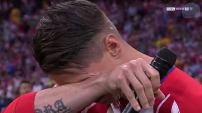 صور| توريس يودع جمهور أتليتكو مدريد بـ