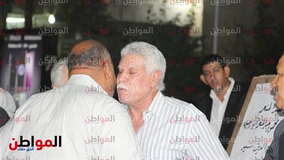 صور| حسن شحاتة في عزاء شقيقة محمود أبو رجيلة