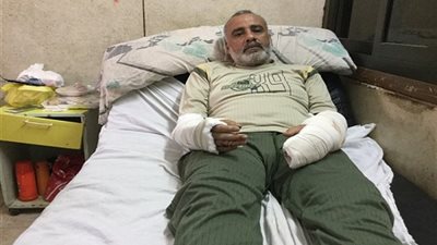 صور| مدرس يستغيث بـ