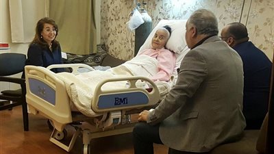 غادة والي تزور مديحة يسري بعد مرضها الشديد