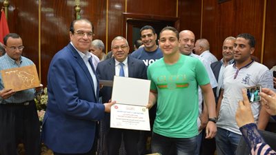 محافظ الدقهلية يكرم أبطال الجوائز المحلية والدولية
