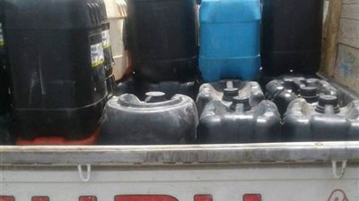 ضبط 2600 لتر بنزين قبل بيعها في السوق السوداء بـ