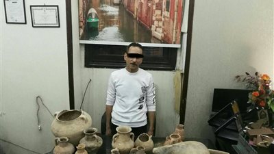 ضبط شخص أثناء تنقيبه عن الآثار وبحوزته 33 قطعة أثرية بالإسكندرية
