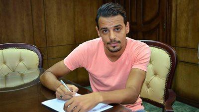 المريخ البورسعيدي يمدد تعاقده مع ظهيره الأيسر هشام البطوط   