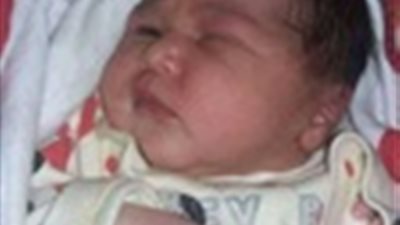 صاحب شركة بفيصل يعثر على طفلة حديثة ولادة.. ويوجه رساله لوالدتها 