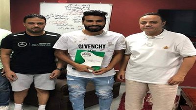 عبدالله جمعة يوقع لبتروجت 