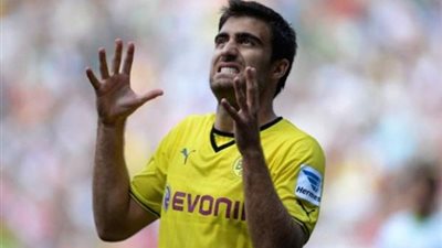 مورينيو يخطط لخطف مدافع بوروسيا دورتموند