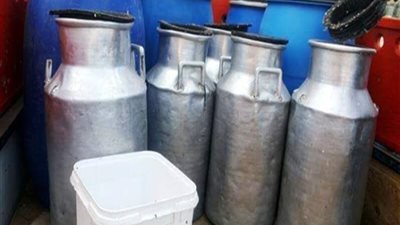 غلق مصنع لإنتاج الألبان مجهولة المصدر وغير صالحة للاستهلاك الأدمي فى الكوثر بسوهاج