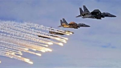الحوثيون يشنون غارات جوية جديدة على مطار أبها السعودي