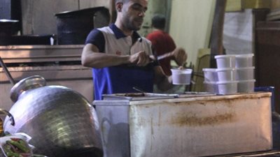 صور.. عربات الفول تسيطر على 