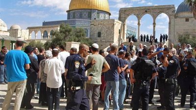 انتهاكات استفزازية وصلوات تلمودية بقلب الأقصى