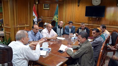 محافظ القليوبية يبحث مع نقيب 
