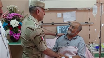 قائد الجيش الثالث يزور صقر المقاومة الشعبية بـ 
