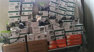 صور| جمارك الدخيلة تُحبط محاولة تهريب كمية كاميرات ولوازم أنظمة المراقبة