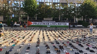 متضامنون مع فلسطين في بروكسل ينشروا الأحذية بـ 