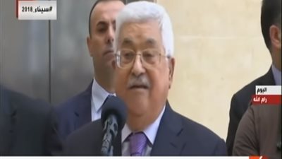 فيديو| بعد مغادرة المستشفى.. أبو مازن يقدم التحية لصمود الشعب الفلسطيني