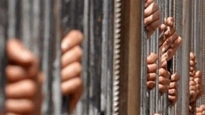 حبس ضابطين و4 أفراد شرطة بـ