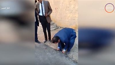 فيديو| النائب محمد عمارة يكشف فساد رصف طريق بالبحيرة