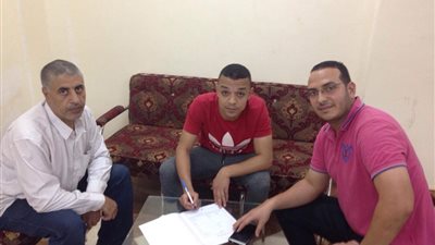 طهطا يجدد تعاقده مع صخرة دفاعه لـ 