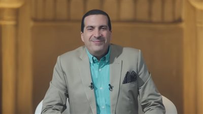 عمرو خالد : 