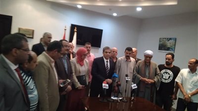 فيديو وصور| وزير البيئة: مصانع التدوير ليست في خلاف مع عمال النظافة