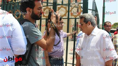 صور| وصول نبيلة عبيد والمخرج هاني لاشين جنازة مديحة يسري