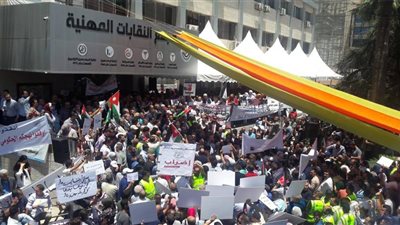 استجابة جماهيرية كبيرة لدعوات الإضراب احتجاجًا على قانون ضريبة الدخل بـ