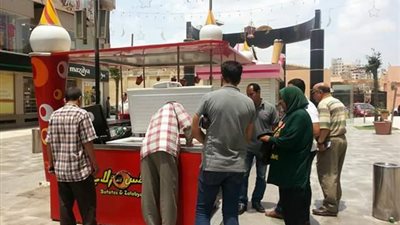 صور| حملة تفتيش مكبرة على المطاعم والمحلات التجارية بمدينة مبارك بـ