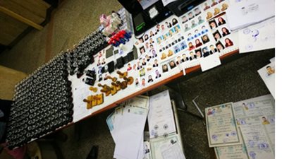 ضبط تشكيل عصابي تخصص في تزوير الشهادات الجامعية بـ