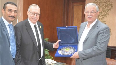 محافظ المنيا يستقبل وفد نقابة المهندسين
