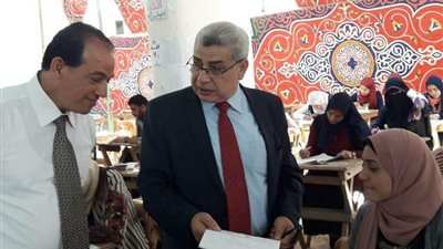 نائب رئيس جامعة طنطا يتابع سير الامتحانات 