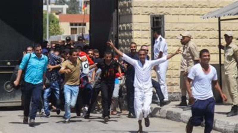 -الإفراج عن مساجين