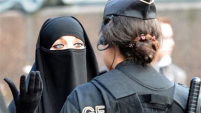الدنمارك تحظر النقاب في الأماكن العامة