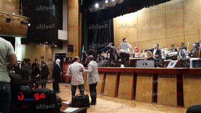 صور| الاستعدادات النهائية لبدء احتفالية 