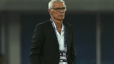 نجم الأهلي السابق ينتقد أداء 