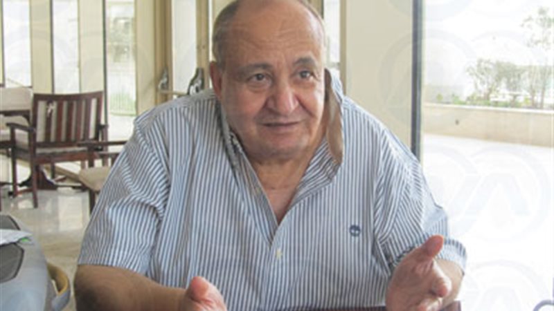  الكاتب الكبير وحيد