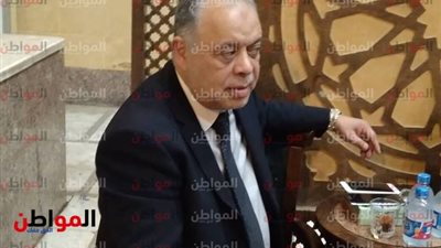 صور| أشرف زكي يقدم واجب العزاء في وفاة الفنانة مديحة يسري