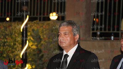 صور| خالد عبد العزيز في عزاء نجل محمد فضل