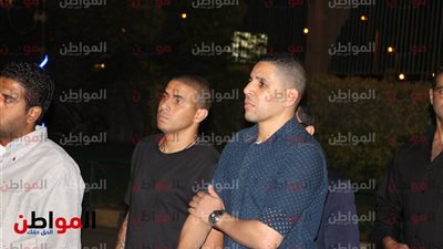 صور| أحمد السيد وزيدان في عزاء نجل محمد فضل